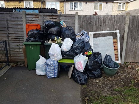 Residents participating in recycling programs in Hainault